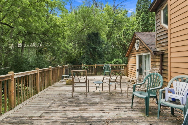 Welcome to Highwood Haven Retreat Nestled In Trees & Natural Wildlife