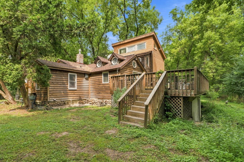 Welcome to Highwood Haven Retreat Nestled In Trees & Natural Wildlife