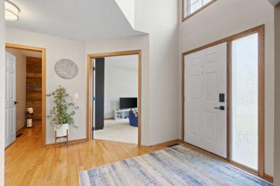 Beautiful, Spacious and Meticulously Maintained Woodbury Home