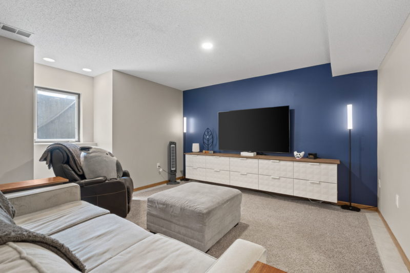 Beautiful, Spacious and Meticulously Maintained Woodbury Home