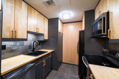 Charming Townhouse Living - Where Comfort Meets Convenience!
