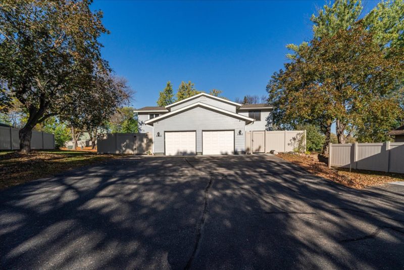 Charming Townhouse Living - Where Comfort Meets Convenience!