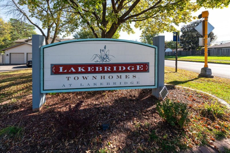 Charming Townhouse Living - Where Comfort Meets Convenience!